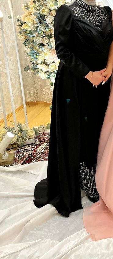 nişan üzükleri: Zərif gecə/libas - Rəng: qara - Stil: uzun, yerlə sürüşən ətəkli, tam