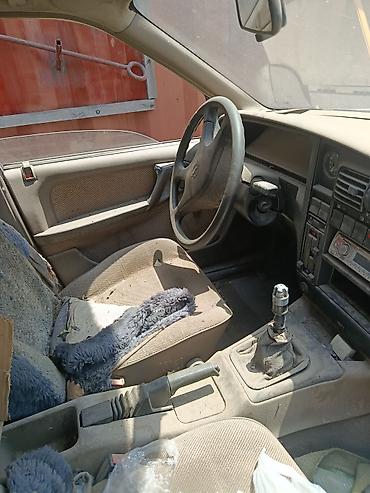 a8 d2: Opel Omega: 1985 г., 1.8 л, Механика, Бензин, Седан — 4