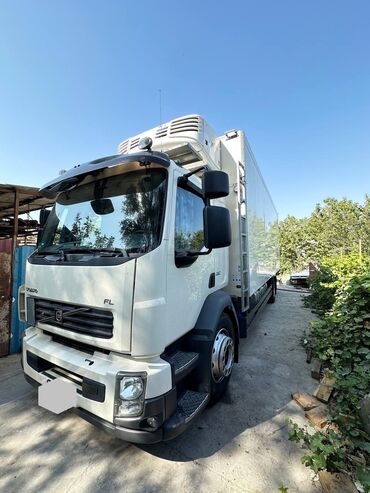 23.5 25 шины бу на фронтальный погрузчик: Грузовик, Volvo