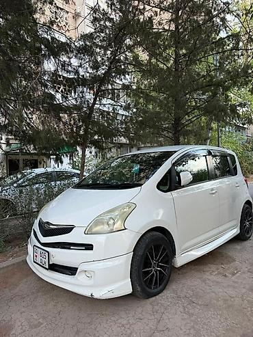 Toyota Ractis: 2005 г., 1.3 л, Автомат, Бензин, Хэтчбэк