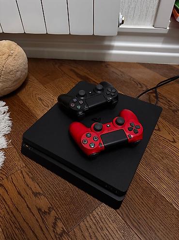 joystick ps4: Playstation 4 slim,500GB,2 joystick,biri qara renginde,obiri ise — 2