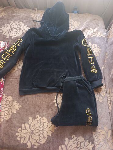 Демисезонные куртки: Любая за 250 сом.состтояние качество отличное.женское пальто/куртка 46 — 11