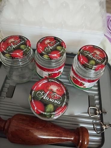 яйцы оптом: Отдам срочно даром! Контейнеры для ЯИЦ, примерно 100 штук; баночки — 3