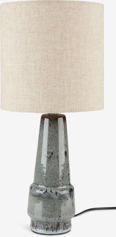 masa lampasi: Lampa JYSK. VIGGO modelində boz rəngdə masaüstü lampa. Keramika