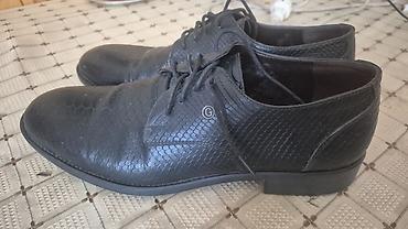 женские сандали adidas adilette: Klassik kişi ayaqqabısı – qara rəngdə, bağcıqlı model. Üst hissə zərif — 1