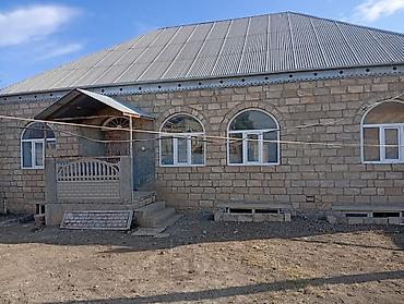 mansard tipli evler: Satılır: daş kürsülü, geniş həyətə malik həyət evi - Tikili — 2