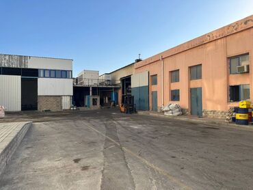 офис помещение: Razində, Heydər Əliyev prospektinə yaxın əsas yoldan 200 metr