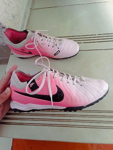 мото ролик: Футбольные бутсы/сороконожки Nike для игры на искусственном газоне — 1