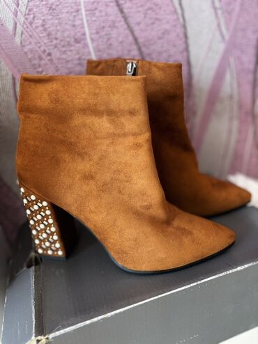 Ölçü: 39, rəng - Qəhvəyi, Yeni