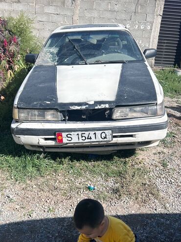 Mazda: Mazda 626: 1990 г., Механика, Бензин, Седан