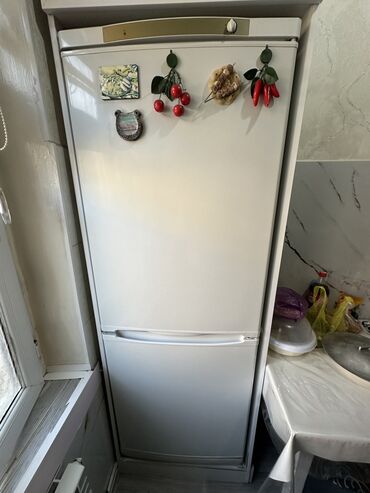машина на 200000: Муздаткыч Indesit, Колдонулган, Эки камералуу