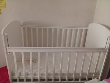 сумка в родом: Манеж керебет, Колдонулган, Комоду менен, Жыгач