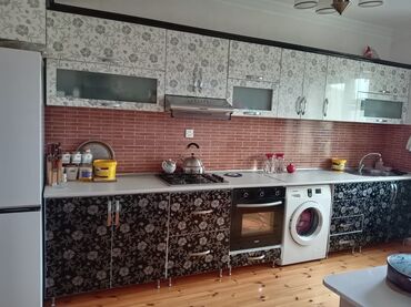 Paltaryuyan maşınlar: Metbex mebeli satilir 550 manat.Olcu 4.80.Ustunde qaz moyka aspirator