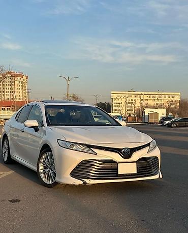 Транспорт: Toyota Camry: 2021 г., Вариатор, Гибрид, Седан — 1