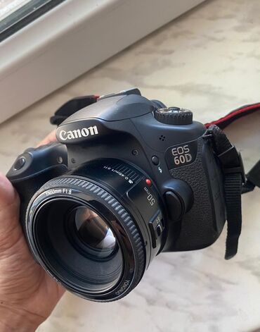Fotokameralar: Salam Təcili satılır,Canon 60 D,Üzərində 50mm 1.8lens və çantası