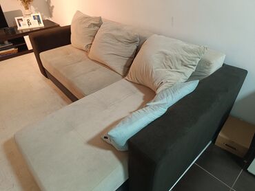 forma ideale kreveti samci sa fiokom: Ugaona garnitura,dobro očuvana.Dimenzija 245x160x100cm sa površinom za