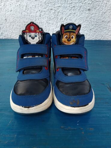 Ostala dečija obuća: H&M patike Paw patrol 
Veličina 27 ug 17 cm
Topla preporuka