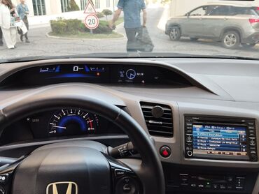 06 maşın: Honda Civic: 1.5 л | 2012 г. Седан