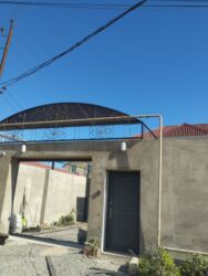 nehre yagi: Zobu dəmir konstruksiyalı dekorativ darvaza və maşınnömrəlik-canopy