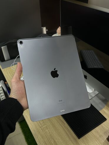 se pro tablet qiymeti: •IPad Pro 12.9 / 256GB / 3rd gen / 2020 •Yaxshi veziyyetdedi. Ushag