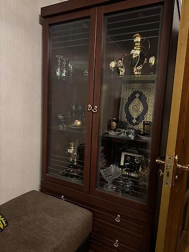 podstavka: Şkaf-vitrin dəsti və TV altlığı ikinci el satisi qiymetle baqli elaqe — 1