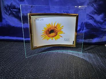 Slike i ramovi: Stakleni nov ram za sliku. Sve na ramu je odsjaj od svetla. Ram — 3