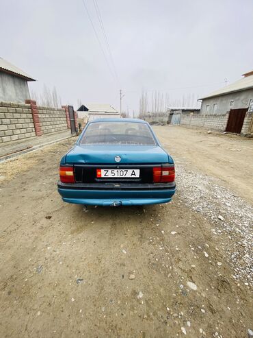 продаю машину бишкек: Opel Vectra: 1993 г., 1.8 л, Механика, Бензин, Хэтчбэк