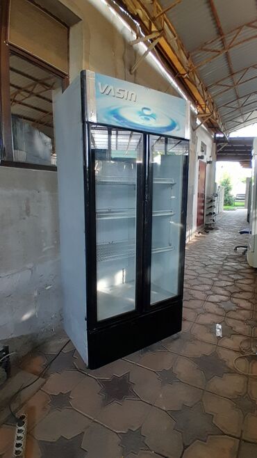 продаю будка: Продаю витринный холодильник работает отлично в хорошем состоянии