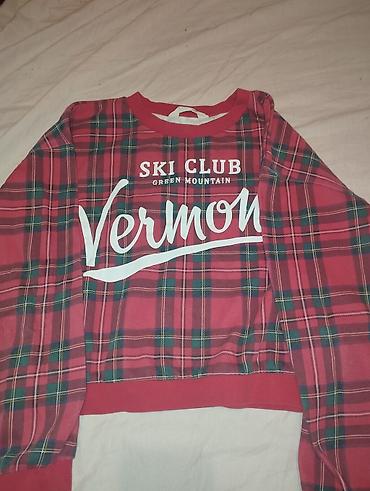 Duksevi: Dva komada dukseva/duks majica sa printom: 1) Crna dukserica s — 4