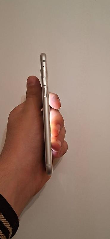 Apple iPhone: IPhone 8, 64 GB, Gümüşü, Barmaq izi — 8