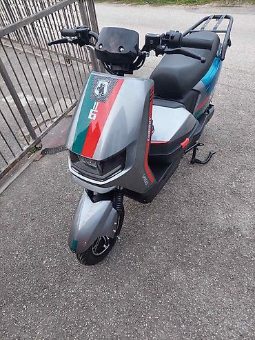 motori guralice: Električni skuter – gradski modeli Ne registruju se imaju pedale I — 8