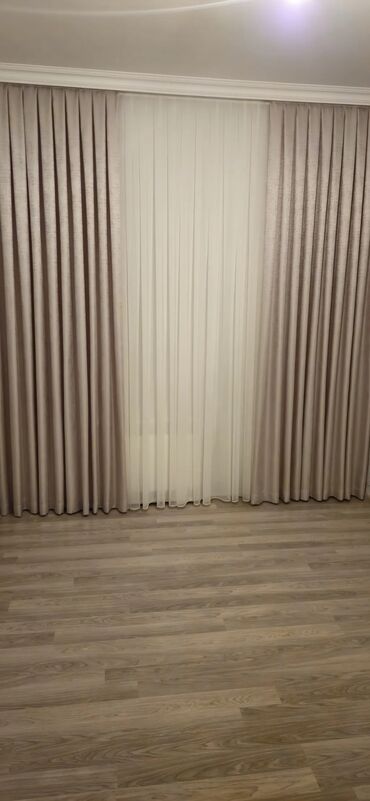 Pərdə və tüllər: Zərif ağ tül pərdə, üzərində incə naxışlarla bəzədilib. Otağınıza — 8