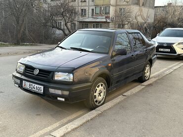 венто 2: Volkswagen Vento: 1993 г., 2 л, Механика, Бензин, Седан