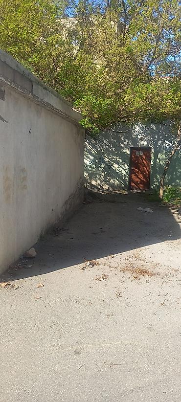 как купить гараж: Daş-qaç daşından tikilmiş, üstü beton örtüklü ayrıca tikili — 1