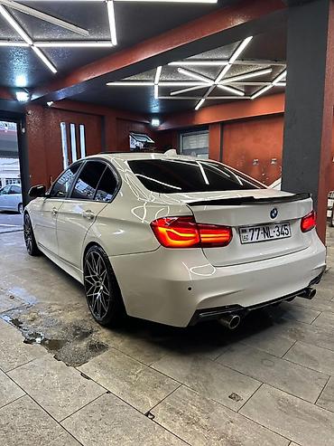opel astra 2001: BMW 3 Series sedan – ağ rəng, şəhər və tras üçün dinamik və zərif — 2