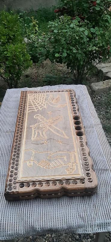 Nərdlər: Əl işi olan bu taxta nərd dəsti özəl dizaynı ilə diqqət çəkir. Naxışlı — 12
