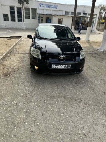 forut satsi: Toyota Auris: 1.4 l | 2008 il Sedan