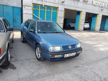 Volkswagen: Volkswagen Vento: 1993 г., 1.8 л, Механика, Бензин, Седан