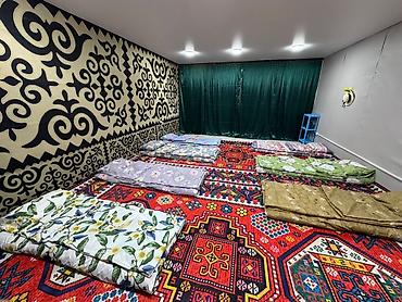 дом комната: Аренда уютного этно-зала для отдыха и ночёвок на полу. Описание: - — 3