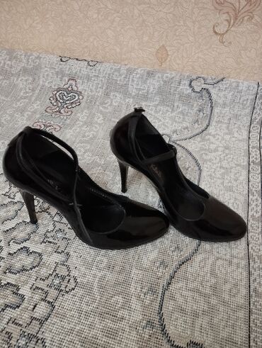 обувь польша: Туфли 37, цвет - Черный