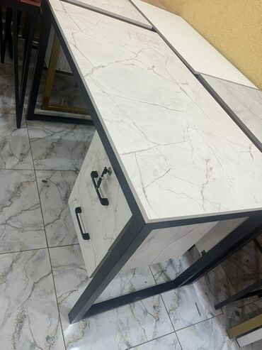 Письменные столы: Письменный стол — 2