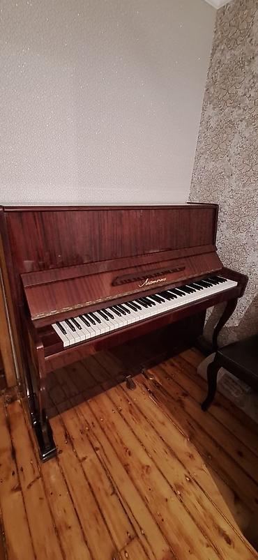 elektron piano: Akkustik pianino – “Ласточка” (Lastoçka) markası, şaquli model. - — 1