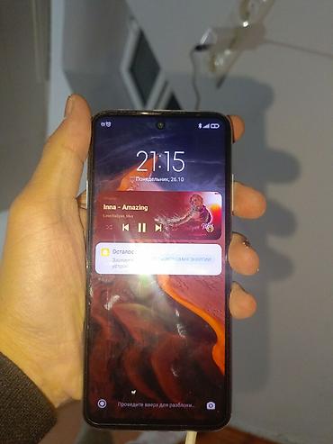 смарт тесме: Смартфон Redmi (серия Xiaomi), белый цвет, с силиконовым чехлом — 1