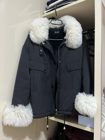 женские зимние спортивные куртки: S ve M razmere uygun