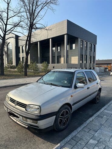 авто volkswagen: Volkswagen Golf: 1994 г., 1.8 л, Механика, Бензин, Хэтчбэк