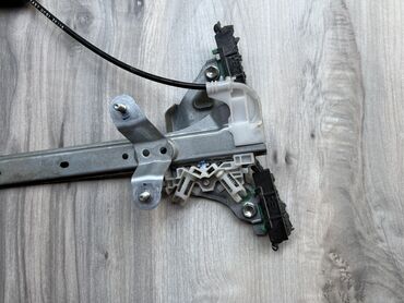 Стекла и комплектующие: Механизм стеклоподъемника Заднее правое Toyota, 2020 г., Б/у, Оригинал at lalafo.kg — 9 Стекла и комплектующие: Механизм стеклоподъемника Заднее правое Toyota, 2020 г., Б/у, Оригинал — 9