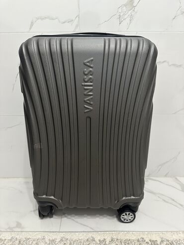 чемодан: Чемодан в хорошем состоянии 1000сом торга нет цена окончательная