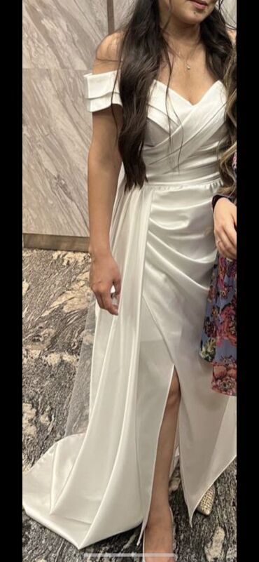 платье белая: Платье почти новое,одевала 1 разна рост 160-170 . Идеально подходит