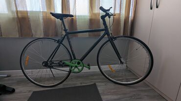 заднее колесо велосипеда: Продаю б/у велосипед бренда Foxon, синглспид. В черном цвете с
