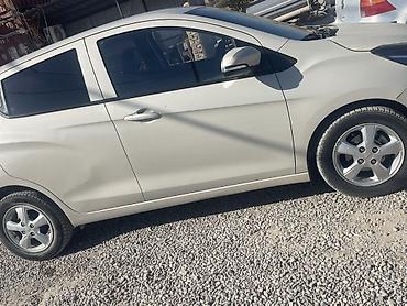 продажа вольво тягач: Chevrolet Spark: 2017 г., 1 л, Автомат, Бензин, Хэтчбэк — 5